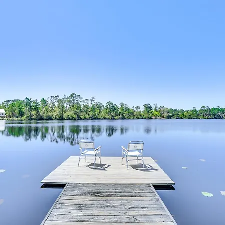 Lovely Carrabelle Home With Lake Views And Pool Access